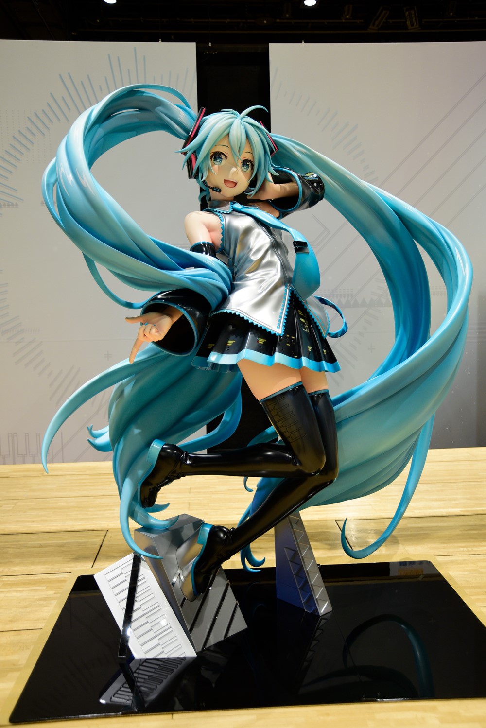 F:NEX 初音ミク・クロニクル 1/7スケールフィギュア 開封品